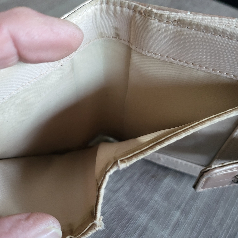 Cream Croc-Embossed Bifold Wallet - Picture 3 of 6